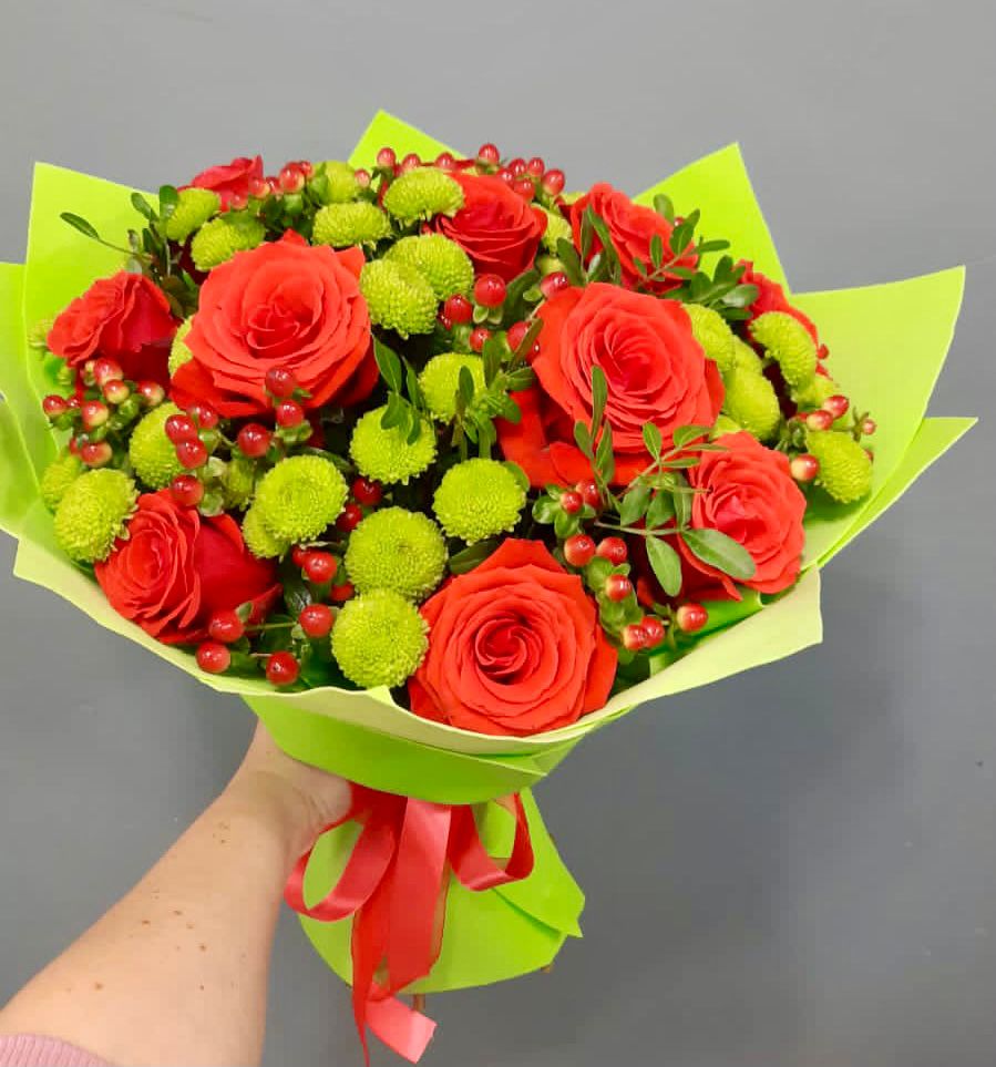 Букет цветов из: Хризантемы и Розы в Ирше