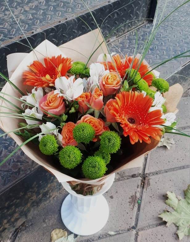 Букет цветов из: Герберы, Хризантемы, Альстромерии и Розы в Ирше