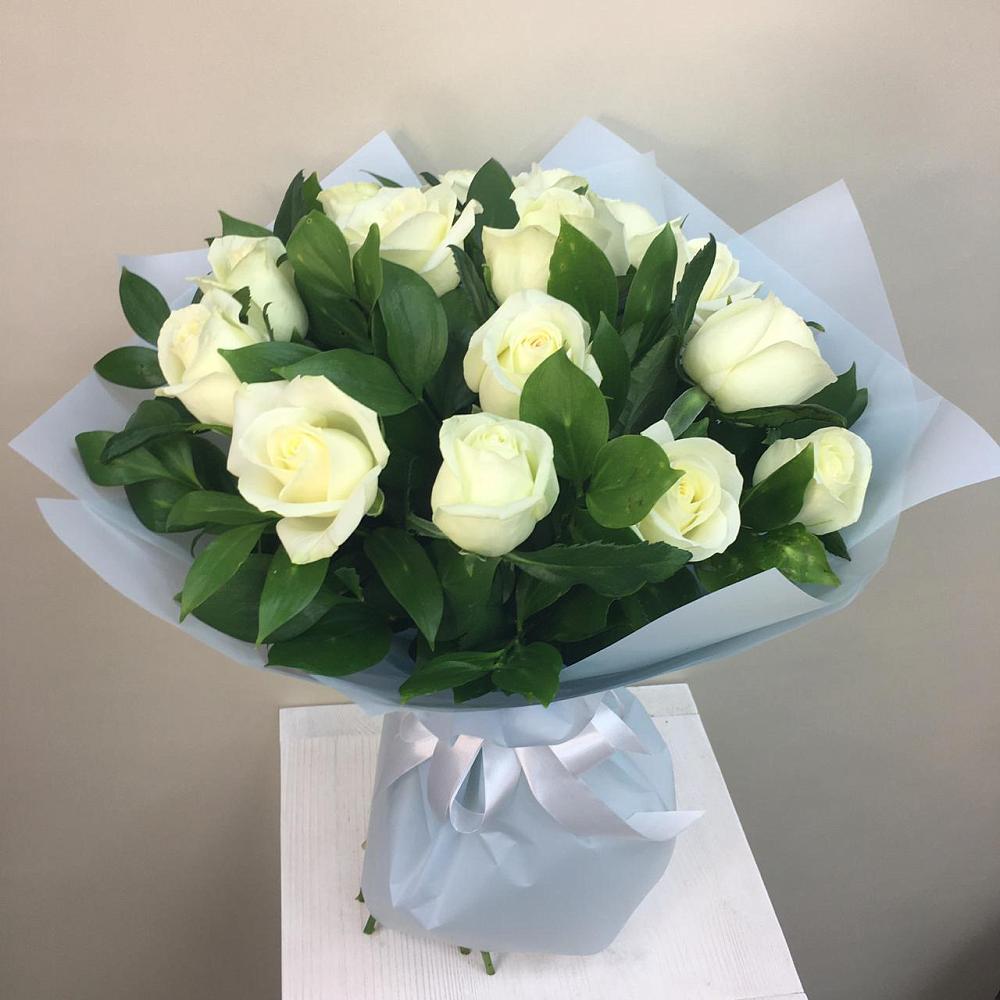 Букет 15 Белых роз Проуд в Ирше