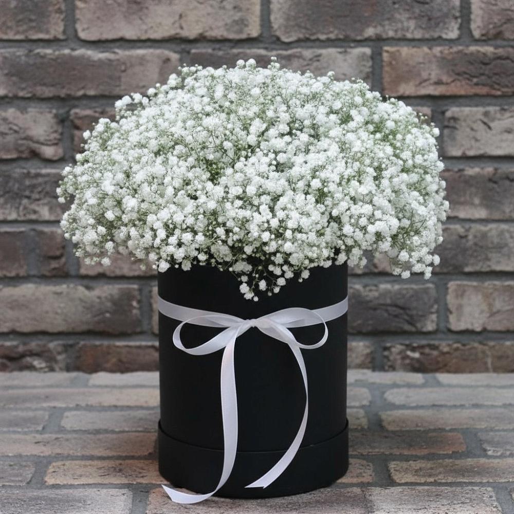 Цветочная композиция из Гипсофила в шляпной коробке в Ирше