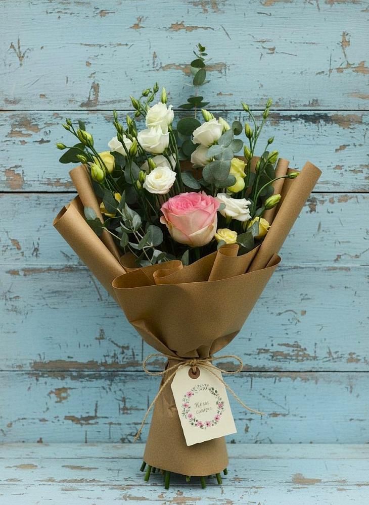 Букет цветов из: Розы и Лизиантусы в Ирше