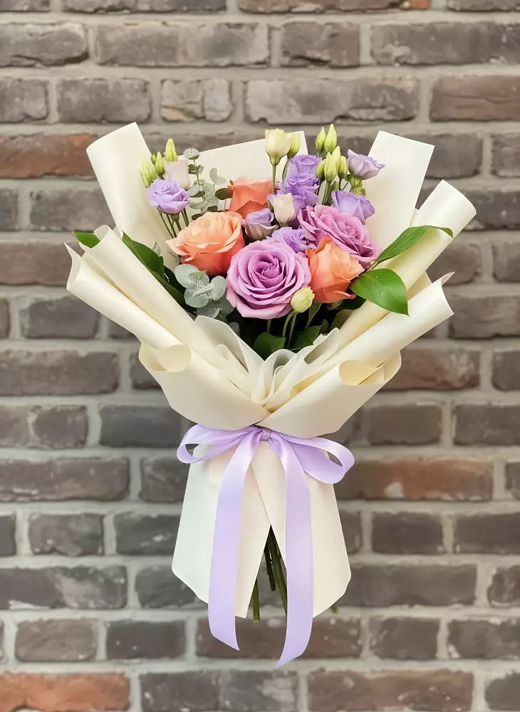 Букет цветов из: Лизиантусы и Розы в Ирше