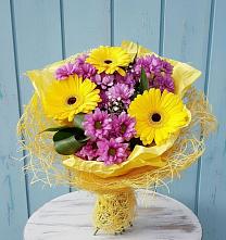 Букет цветов из:  Хризантемы и Герберы в Ирше