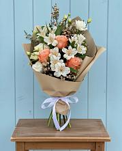 Букет цветов из:  Альстромерии, Лизиантусы, Розы и Хризантемы в Ирше