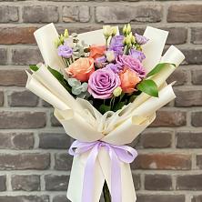 Букет цветов из:  Лизиантусы и Розы в Ирше