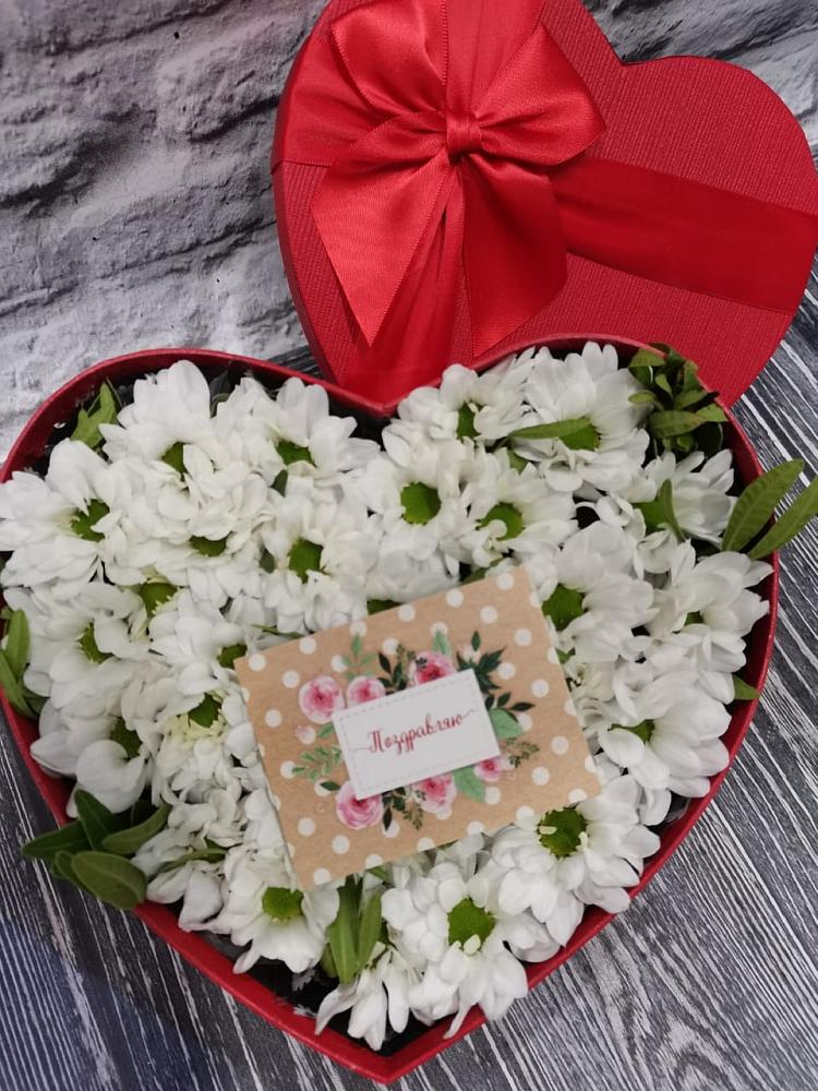 Цветочная композиция из Хризантемы в виде сердца в Ирше